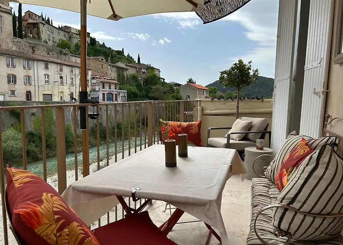 Apartment Pont Romain